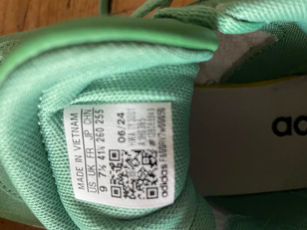 Adidas sneakers groen met roze strepen, Ophalen of Verzenden, Gedragen, Groen, Sneakers of Gympen