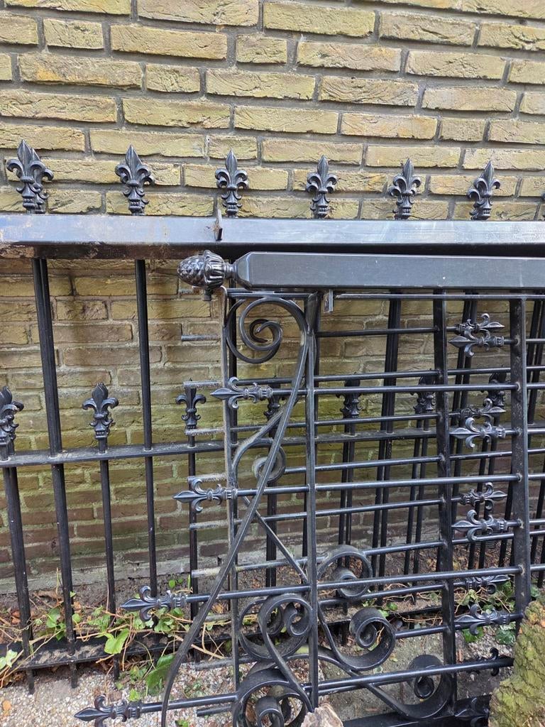 Zwaar Gietijzeren Hek met Poort - Fleur de Lis Design, Ophalen, Met poort, Gebruikt, Sierhekwerk