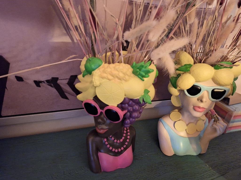 2 leuke dames bloempot, Kunststof, Rond, Ophalen of Verzenden, Zo goed als nieuw