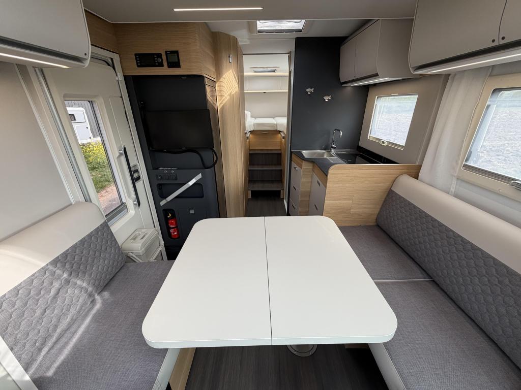 Adria Matrix Axess 650 DL, Face-To-Face, Luchtvering, Solar, Caravans en Kamperen, Campers, Automaat, Ringverwarming, Startonderbreker