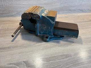 Antieke robuuste bankschroef (blauw) no 3, Ophalen, Gebruikt