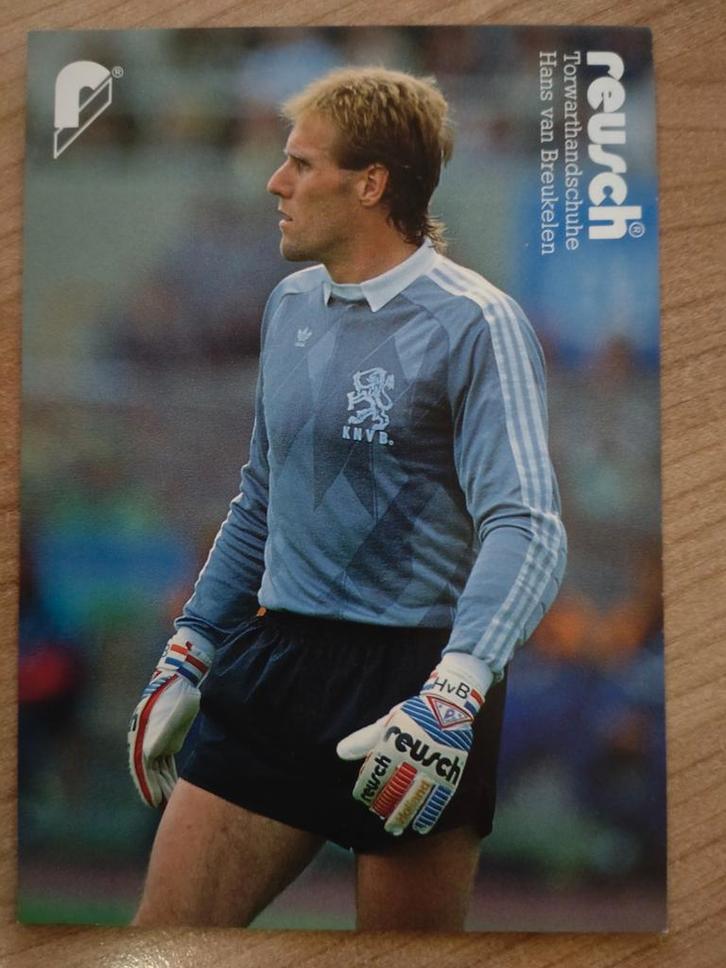 Hans van Breukelen fotokaart in Nederlands elftal shirt., Verzamelen, Sportartikelen en Voetbal, Zo goed als nieuw, Spelerskaart