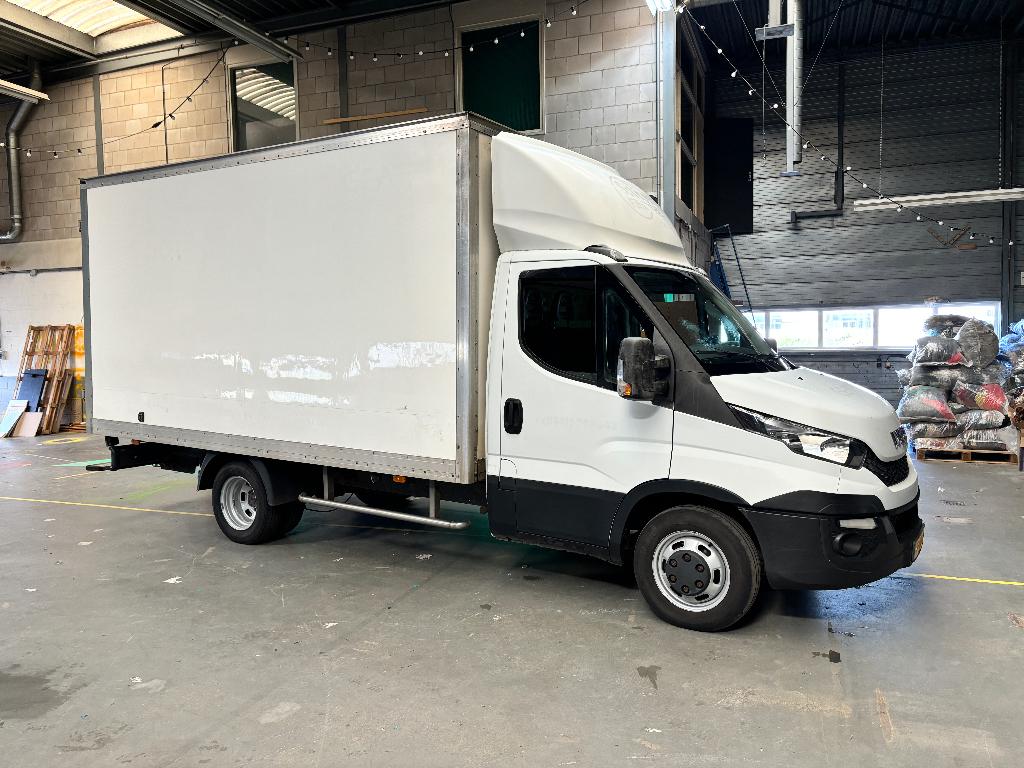 Iveco Daily 35C15 3.0 Bakwagen 3500+3500kg CRUISE/AC/KASTEN, Auto's, Bestelauto's, Zwart, 4 cilinders, Iveco, Wit