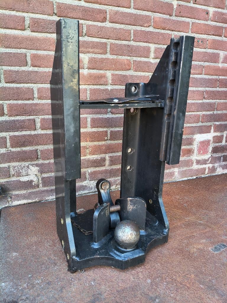 Sauermann Trekhaakframe Nieuw Holland, Ophalen, Gebruikt, Trekhaakdrager