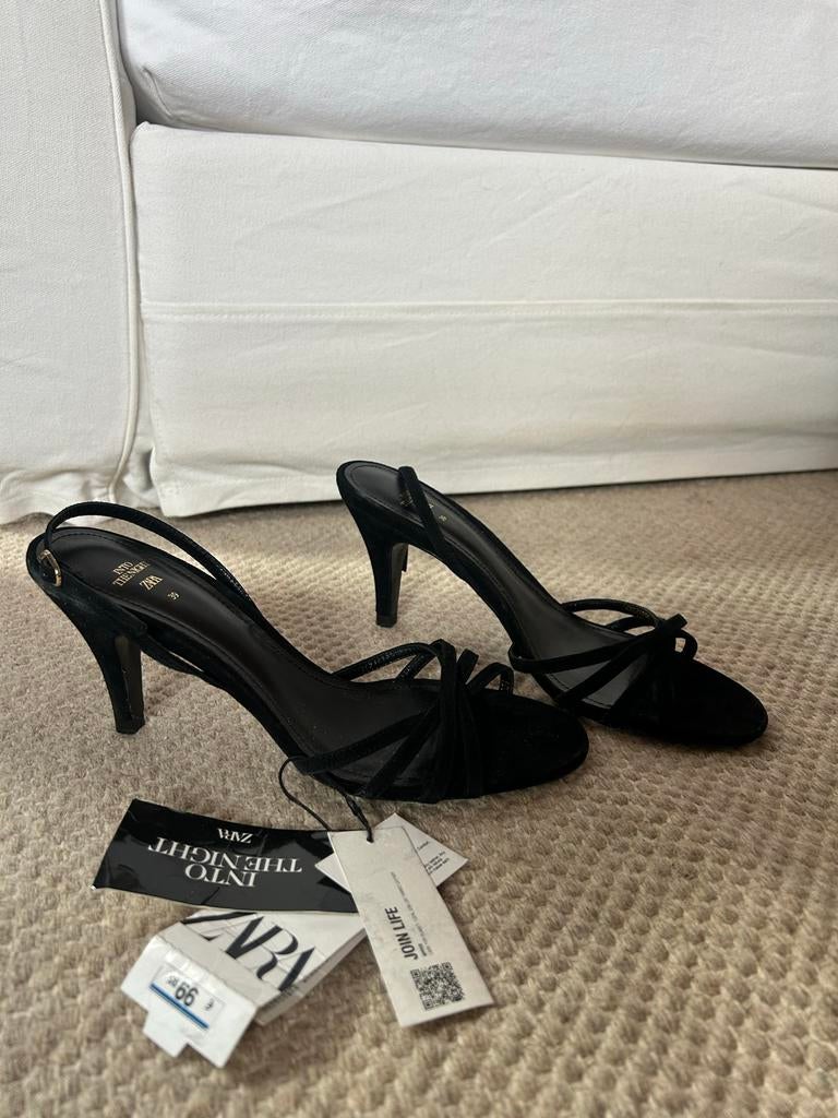 Zara Nieuwe Kitten Heels zwart suède leer Into the Night 39, Kleding | Dames, Schoenen, Schoenen met lage hakken, Zwart, Nieuw