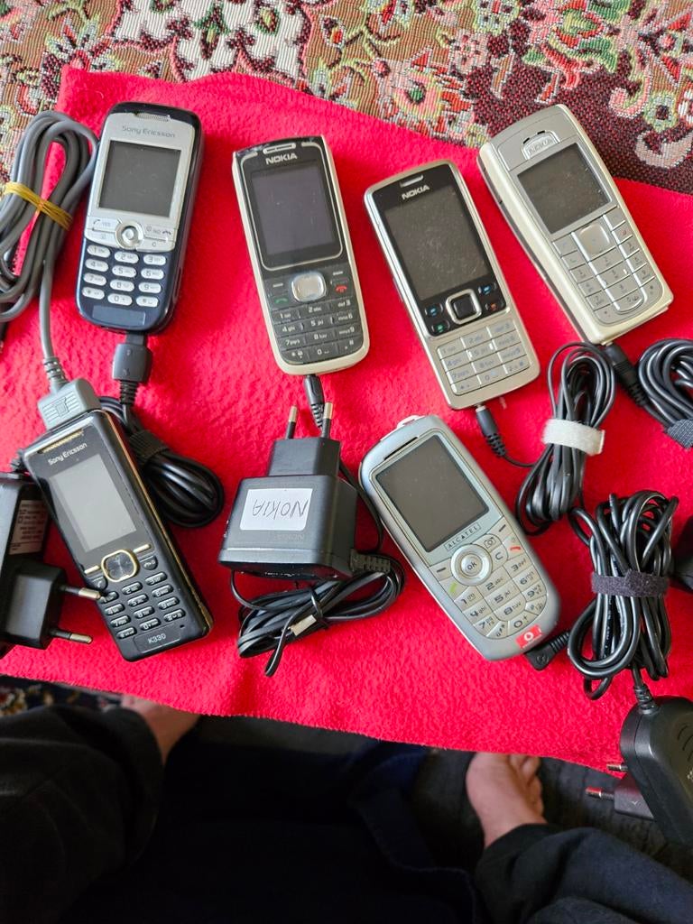 6x goed werkende Nokia/Sony telefoons,6x oplader,€10 P.stuk, Telecommunicatie, Mobiele telefoons | Nokia, Zwart, Fysiek toetsenbord