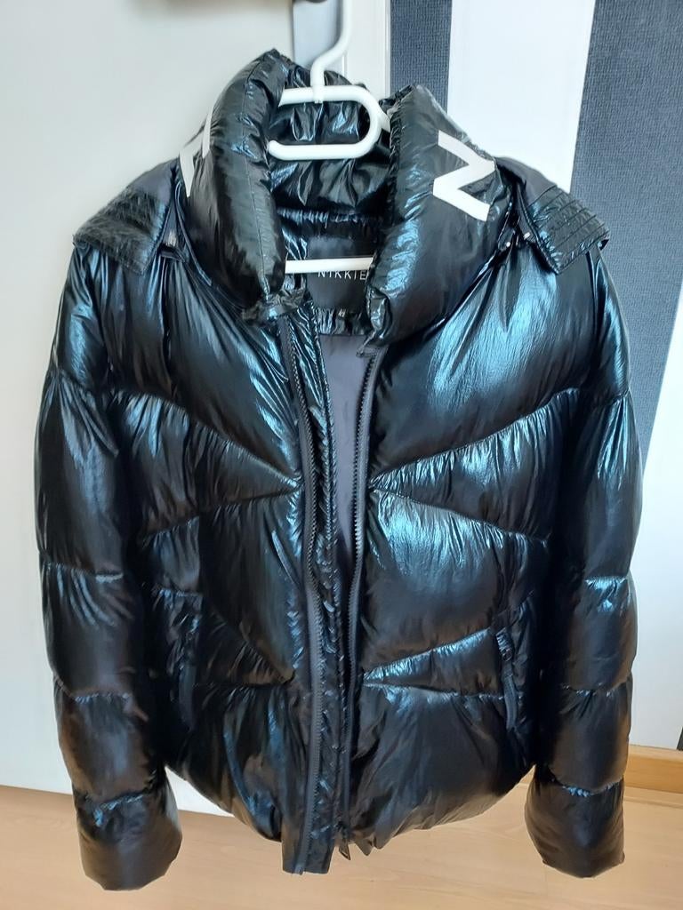 Nikkie Puffer Jas Zwart Maat 42, Kleding | Dames, Jassen | Winter, Zwart, Maat 42/44 (L), Ophalen of Verzenden, Zo goed als nieuw