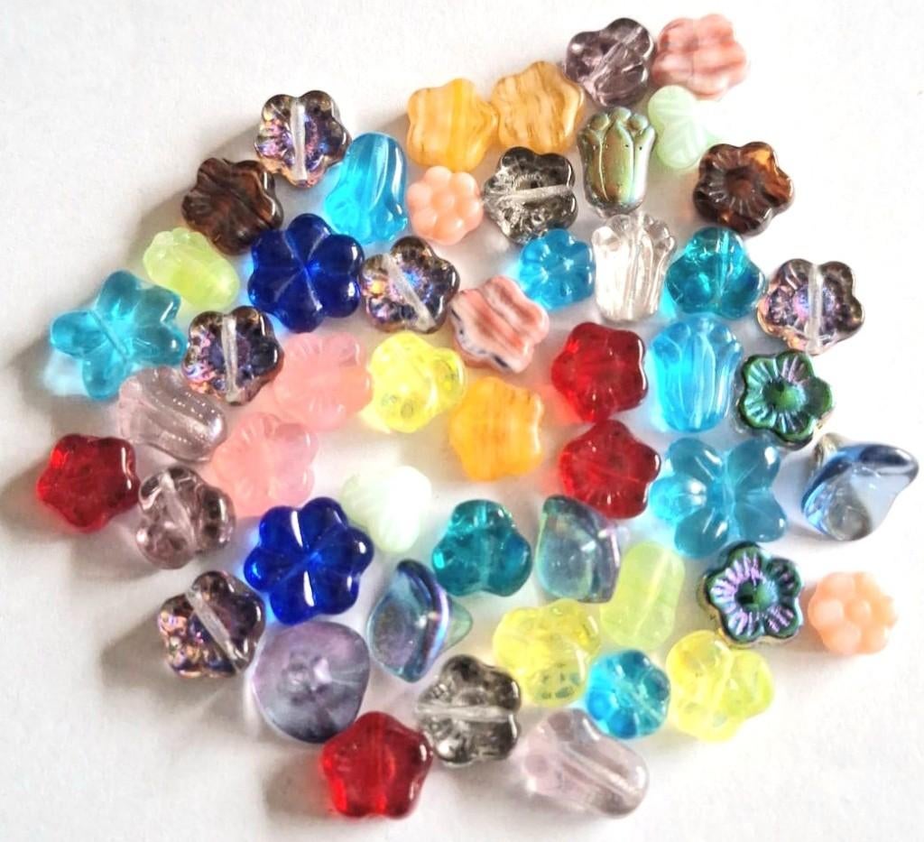 SALE set 50 tsjechische glas + kristal bloem kralen 8-15 mm, Verzenden, Nieuw, Kraal