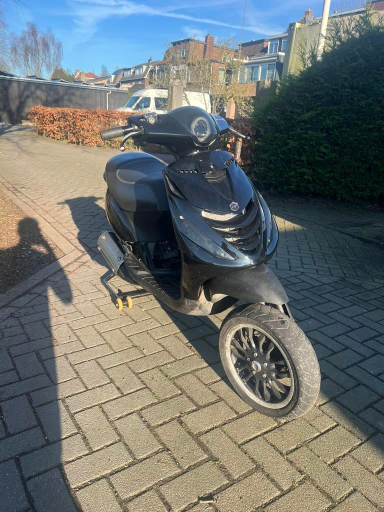 Zip 172 lc brom. Fris fris, Fietsen en Brommers, Scooters | Piaggio, Ophalen of Verzenden, Zo goed als nieuw, Benzine, Zip