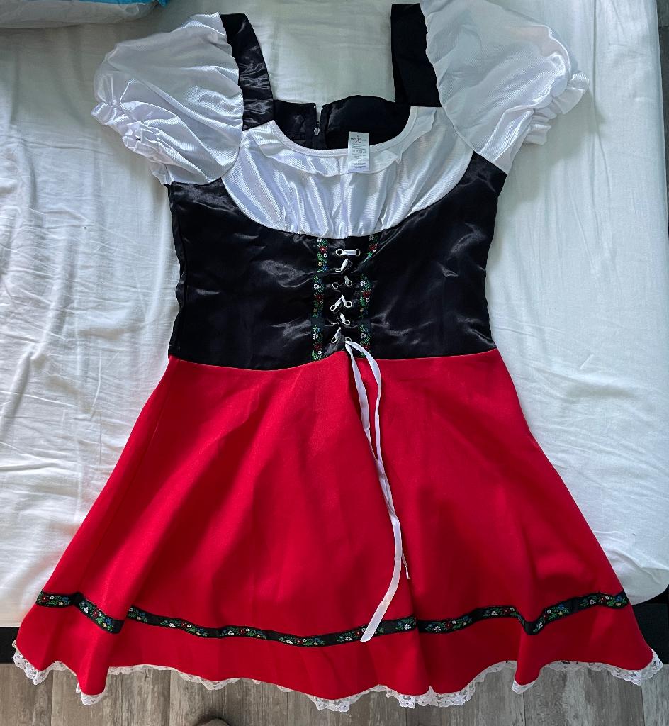 Oktoberfest outfit (man & vrouw) (inclusief maskers), Ophalen, Zo goed als nieuw, Kleding