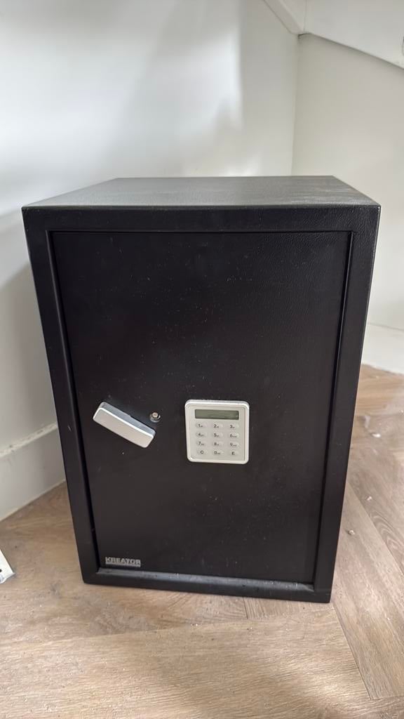 Kluis (53,35,36 h*b*d) electronisch slot ankermogelijkheid, Ophalen, Zo goed als nieuw