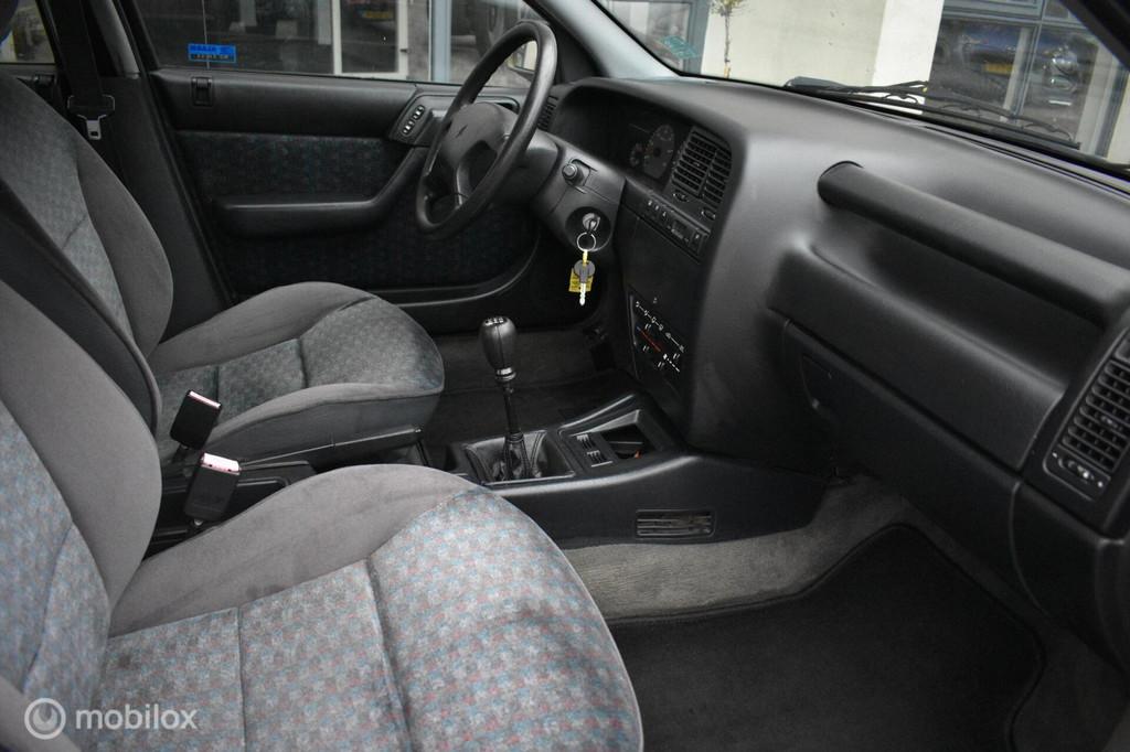 Citroen Xantia 1.8i-16V SX 1995 5DRS, Trekhaak, Auto's, Citroën, Voorwielaandrijving, Stof, 4 cilinders, Origineel Nederlands