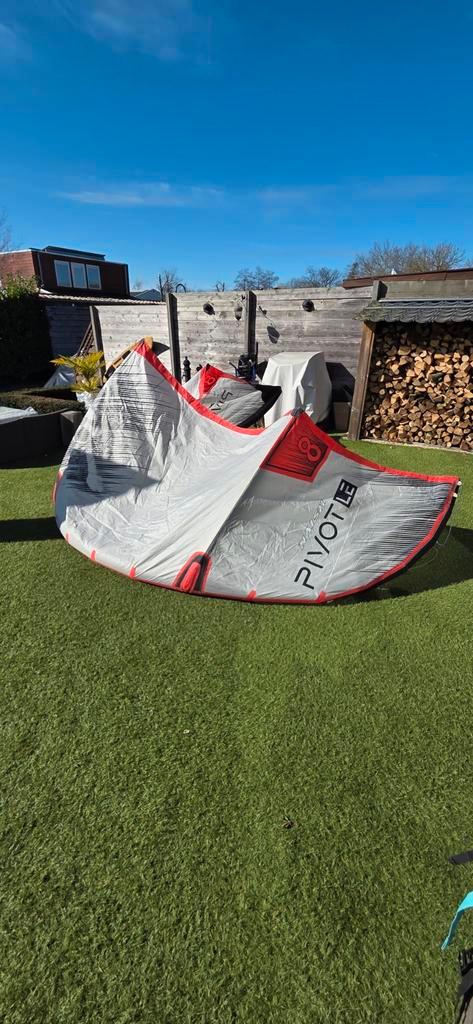 Pivot 8m. - pivot 10m-   2024 en naish bar, Watersport en Boten, Kitesurfen, Zo goed als nieuw, 10 m², Geen board, Ophalen of Verzenden
