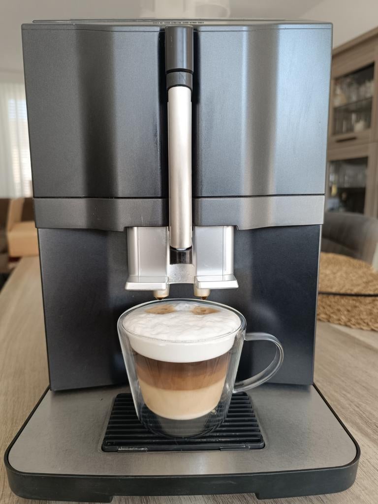 Mooi koffiebonen machine Siemens EQ3 s 300, Witgoed en Apparatuur, Koffiezetapparaten, Ophalen, Gebruikt, Koffiemachine, Koffiebonen