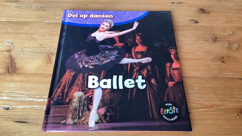 BALLET - DOL OP DANSEN - Angela Royston (nieuwe hardcover)., Angela Royston, Non-fictie, Ophalen of Verzenden, Zo goed als nieuw