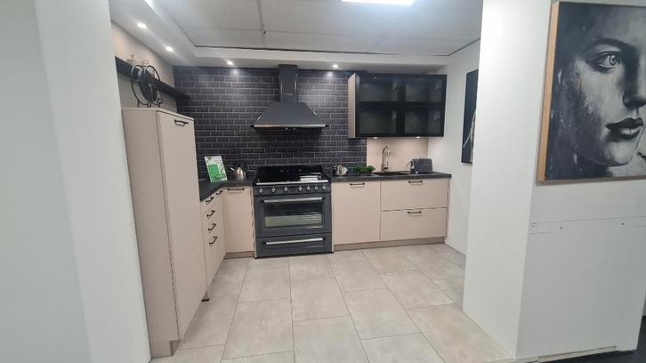 Showroomkeuken  Hacker Perfect Soft Kashmir, Huis en Inrichting, Keuken | Complete keukens, Nieuw, Overige typen, Wit, Kunststof