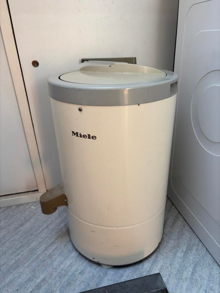 Miele centrifuge - Compact en efficiënt, Witgoed en Apparatuur, Wasmachines, Gebruikt, Bovenlader, Minder dan 4 kg, 85 tot 90 cm