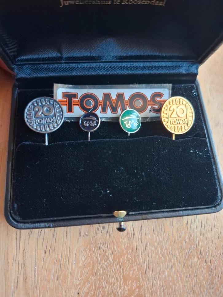 Tomos Sprint 4L 5L zilver goud groen blauw dealer pins., Fietsen en Brommers, Brommeronderdelen | Oldtimers, Ophalen of Verzenden