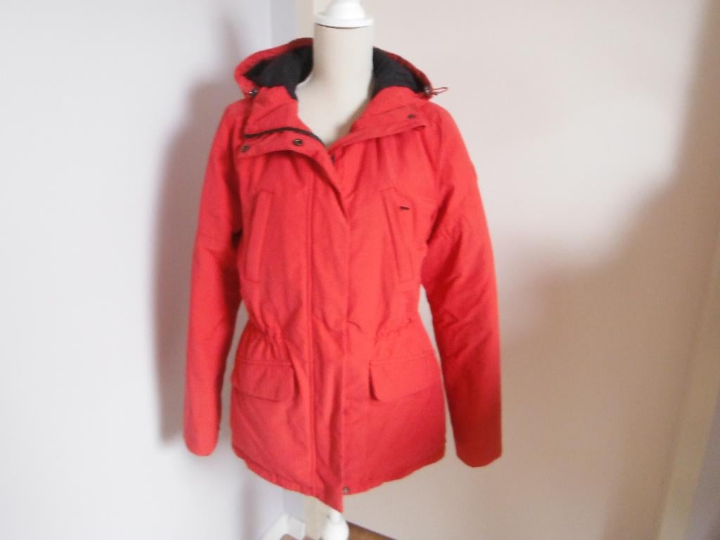 zgan rode parka met capuchon, mt M, Bien Bleu, Sting, Kleding | Dames, Jassen | Winter, Maat 38/40 (M), Verzenden, Zo goed als nieuw