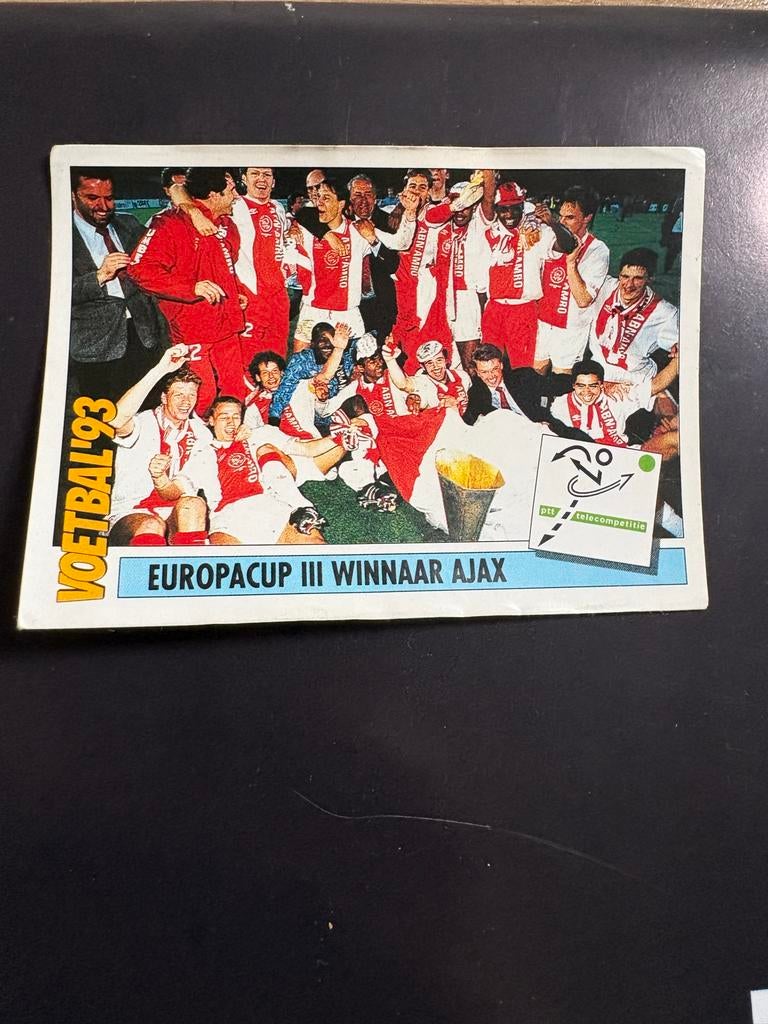 Panini Voetbal '93 Sticker: Ajax UEFA Cup Winnaar 1992, Verzamelen, Ophalen of Verzenden, Gebruikt, Ajax, Poster, Plaatje of Sticker