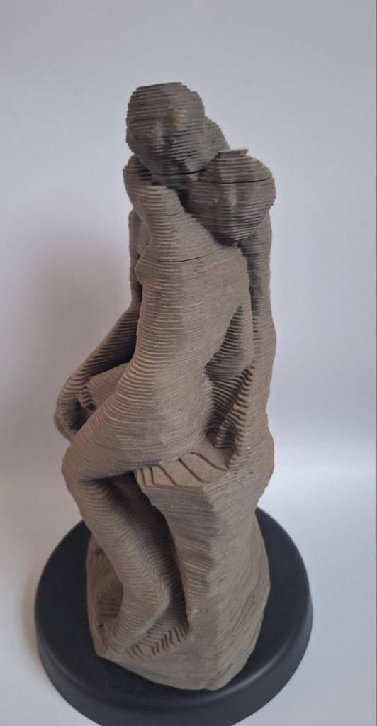 De Kus van kunstenaar Auguste Rodin gemaakt van karton., Ophalen of Verzenden