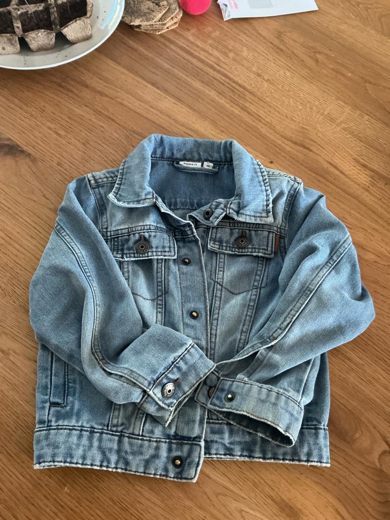 Spijkerjasje maat 110 - Gratis ophalen, Ophalen, Gebruikt, Jongen of Meisje, Jas