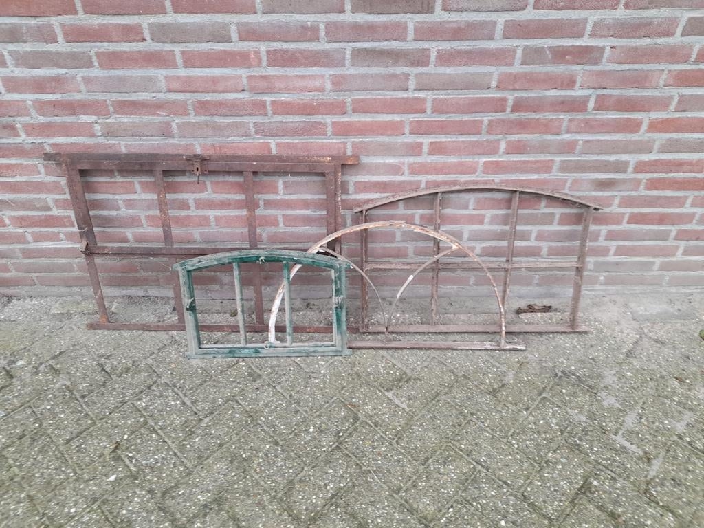 Div.stalraampjes en muurankers per stuk., Ophalen