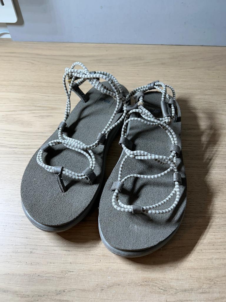 Teva Voya Infinity Sandalen Grijs Maat 38, Kleding | Dames, Schoenen, Zo goed als nieuw, Teva, Grijs, Sandalen of Muiltjes