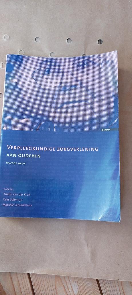 Verpleegkundige zorgverlening aan ouderen, Ophalen of Verzenden, Zo goed als nieuw