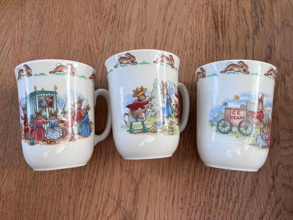 3 Bunnykins Royal Doulton Beker met Konijnenprint, Ophalen of Verzenden, Zo goed als nieuw, Overige stijlen, Kop(pen) en/of Schotel(s)