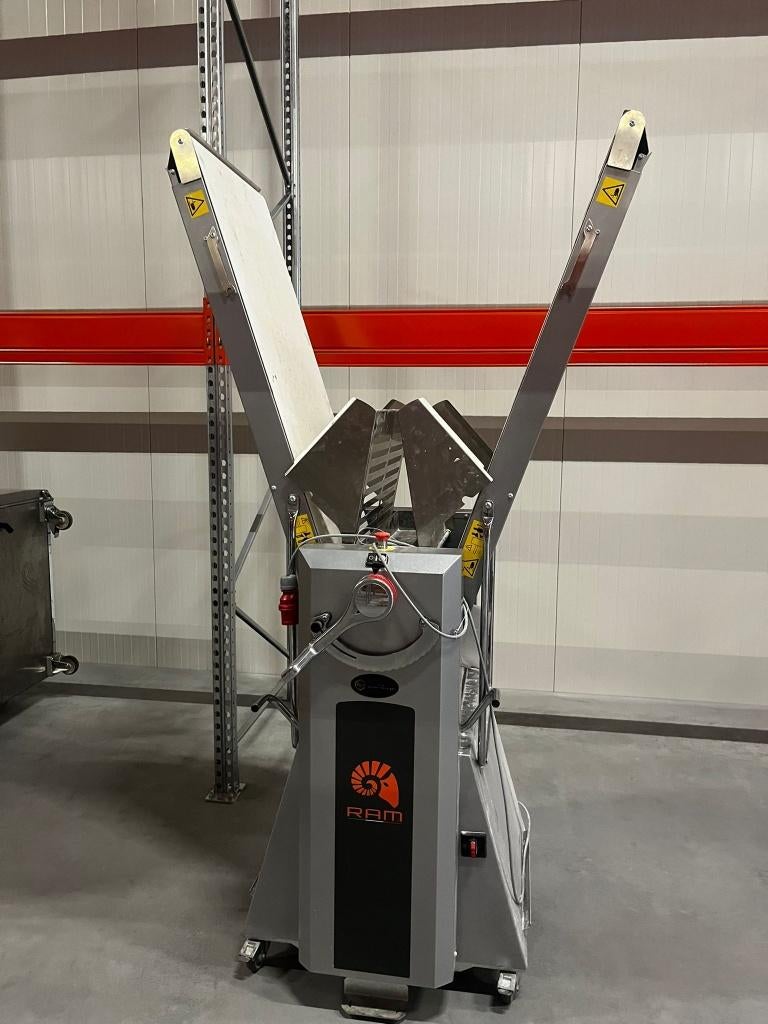 RAM Q600 uitrolmachine, Zakelijke goederen, Horeca | Keukenapparatuur, Ophalen, Gebruikt, Info@nostalux.nl, Nostalux B.V.