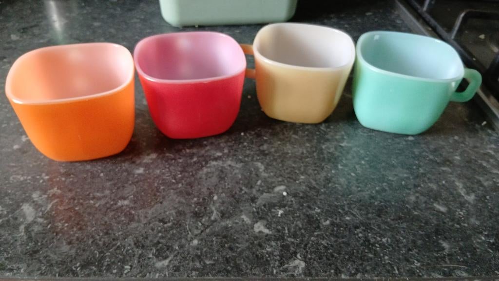 4 Opale France Kopjes / Kommen / Mokken - Vintage Servies, Ophalen of Verzenden