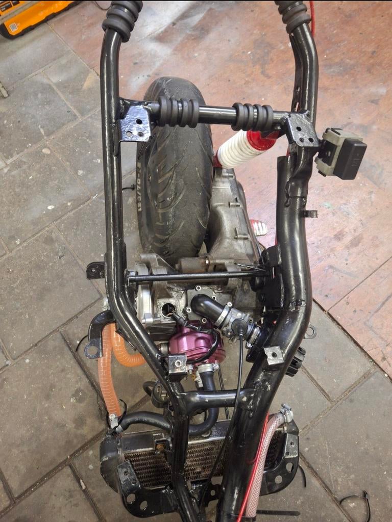 Yamaha Jog RR 70cc blok -snel blok -minarelli horizontaal lc, Fietsen en Brommers, Brommers | Tomos, Ophalen of Verzenden, Zo goed als nieuw