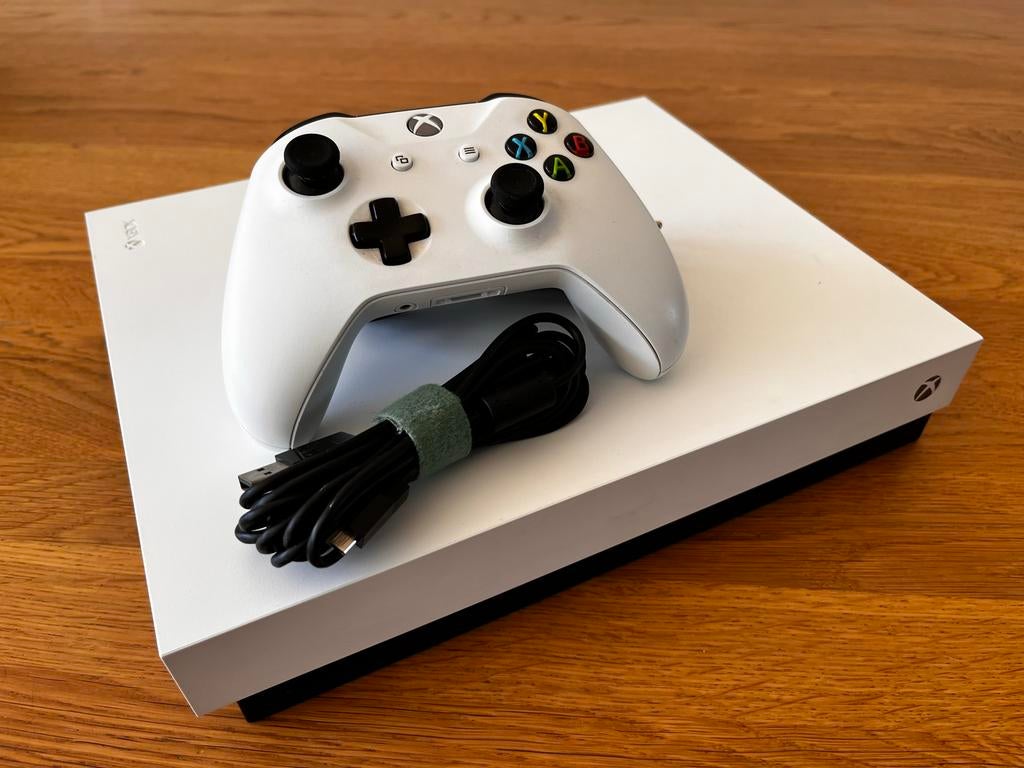 Xbox One X wit met controller, Ophalen of Verzenden, Zo goed als nieuw, Met 1 controller, Xbox One X