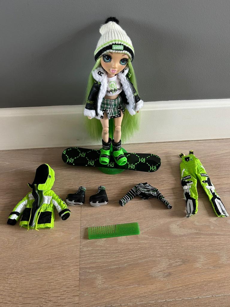 Rainbow High Doll Fashion Winter Break Jade Hunter, Ophalen of Verzenden, Zo goed als nieuw, Complete set