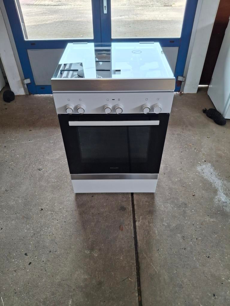 Bosch Exclusiv gasfornuis met oven in nieuw staat, Witgoed en Apparatuur, Fornuizen, Bosch, Bosch@yahoo.com, Zo goed als nieuw