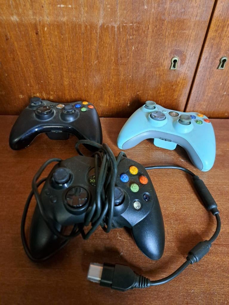 XBOX controllers, Spelcomputers en Games, Spelcomputers | Xbox Original, Ophalen of Verzenden, Met 2 controllers
