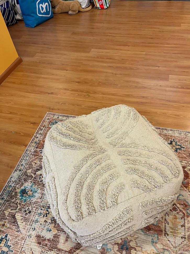 Pouf - Zo goed als nieuw, Huis en Inrichting, Banken | Voetenbanken en Poefen, Zo goed als nieuw, Minder dan 50 cm, Vierkant, Stof