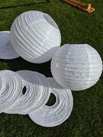Te huur: Witte Lampionnen Set: 8 Grote & 8 Middelgrote, Hobby en Vrije tijd, Feestartikelen, Ophalen of Verzenden, Gebruikt, Versiering