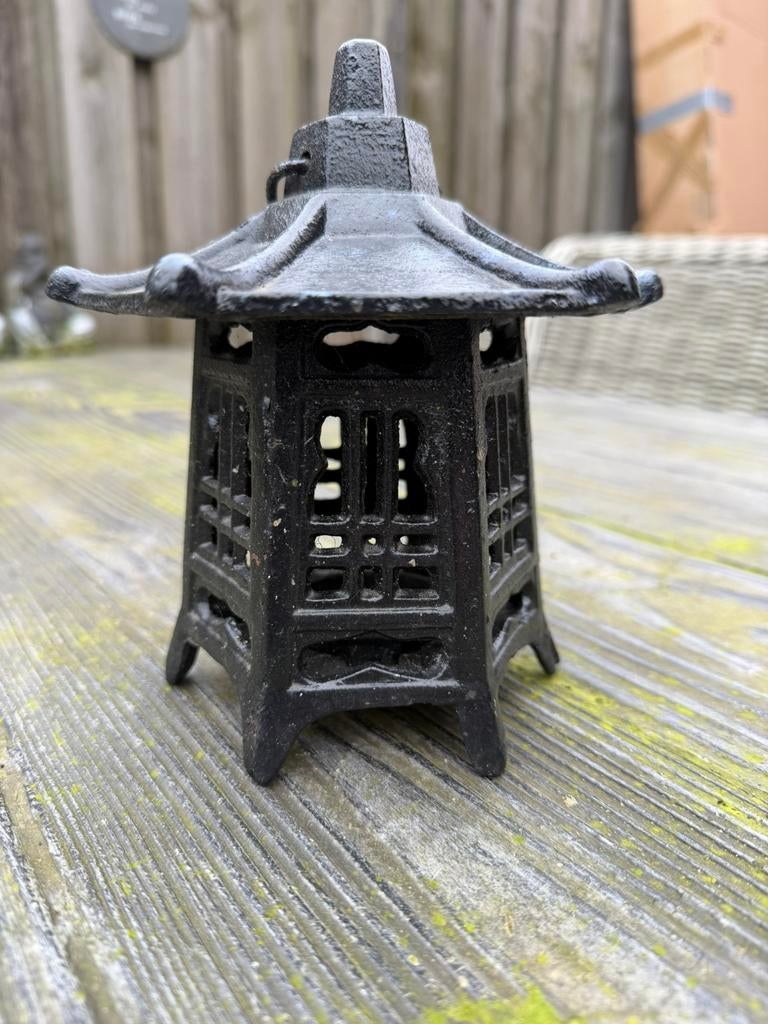 Japanse gietijzeren pagodelantaarn kandelaar, Ophalen of Verzenden, Gebruikt