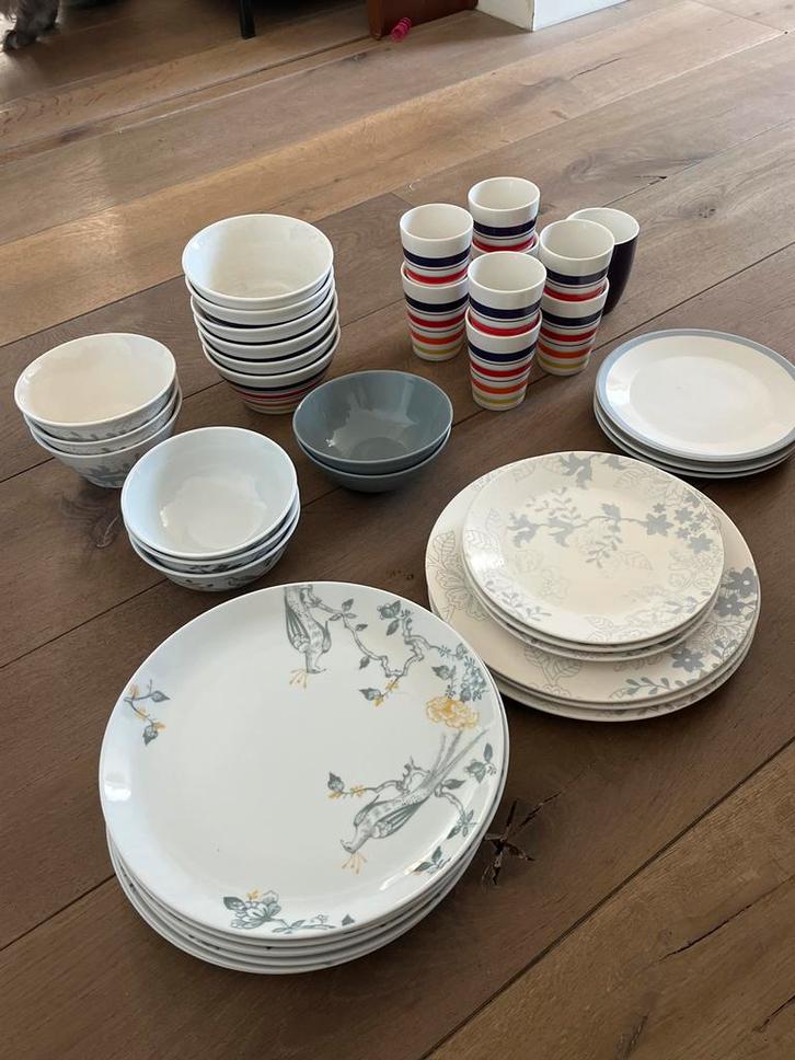 Diverse Serviescollectie: Borden, Kommen, Kopjes, Huis en Inrichting, Keuken | Servies, Gebruikt, Compleet servies, Overige stijlen