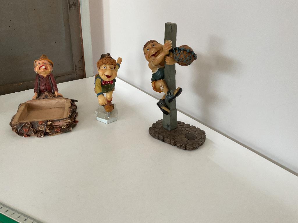 Div Efteling Laaf Beeldjes asbak, schaatser en basketballer, Verzamelen, Efteling, Ophalen of Verzenden, Zo goed als nieuw, Beeldje of Poppetje