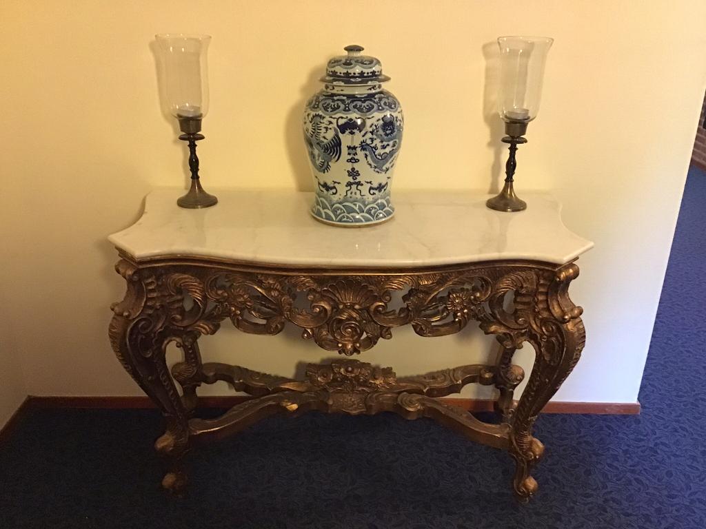 Italiaanse Antieke Muurtafel, Ophalen