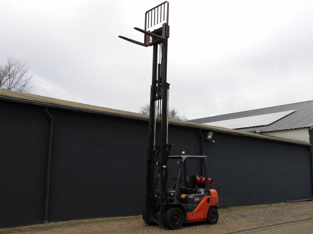 TOYOTA 2.5ton 5.5mtr SIDESHIFT, TRIPLE, FREELIFT! LPG !, Zakelijke goederen, Machines en Bouw | Heftrucks en Intern transport