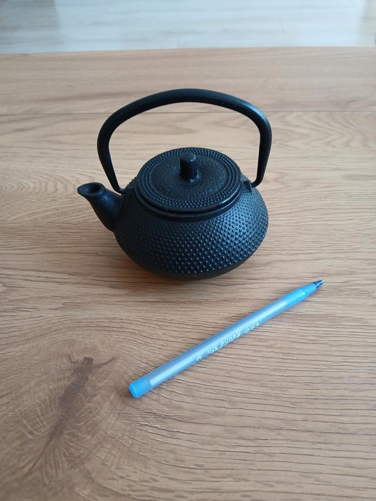Zwarte gietijzeren theepot - Klein formaat, Theepot/fluitketel, Ophalen of Verzenden, Zo goed als nieuw, Zwart