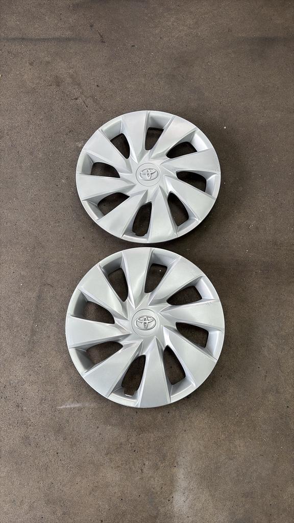 2x Toyota Wieldoppen 14 inch Aygo, Auto diversen, Wieldoppen, Ophalen of Verzenden, Zo goed als nieuw