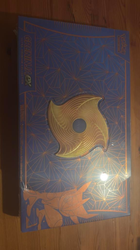 Greninja ex Ultra-Premium Collection pokemon, Ophalen of Verzenden, Zo goed als nieuw