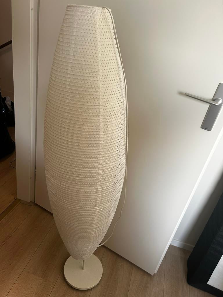 Witte vloerlamp met papieren kap, Huis en Inrichting, Ophalen, Gebruikt, Stof, 150 tot 200 cm