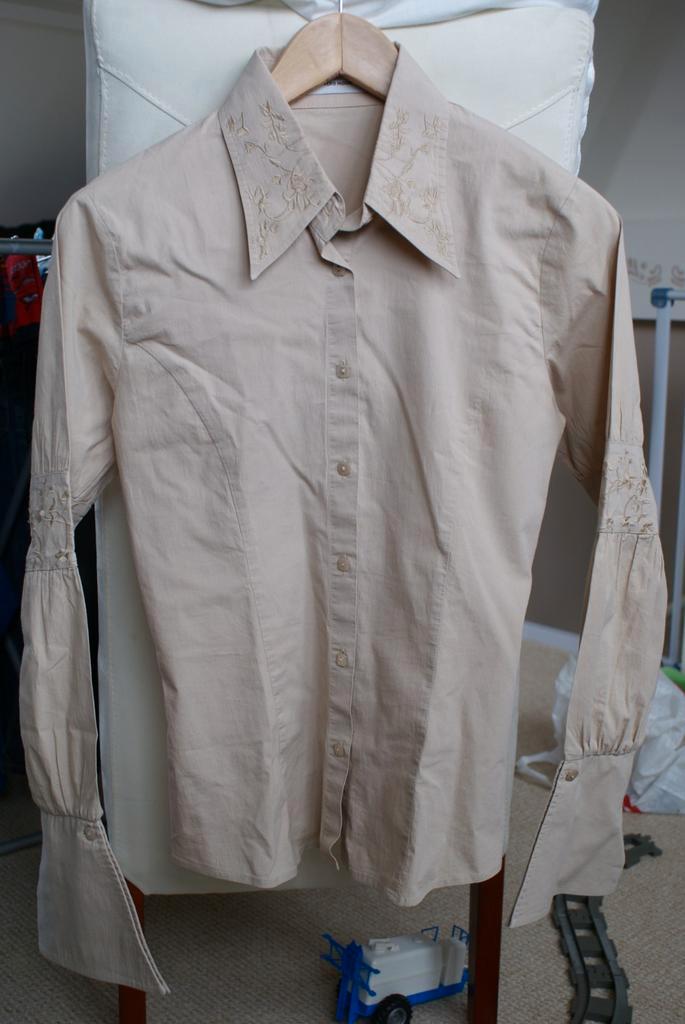 Mooie embroidery geborduurde blouse - mt. 36/38, Kleding | Dames, Blouses en Tunieken, Zo goed als nieuw, Maat 36 (S), Beige, Ophalen of Verzenden