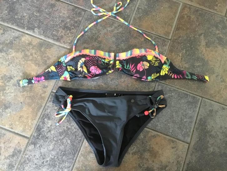 Grijze bikini 34-36 Protest ( met 2 bikini’s gratis erbij), Kleding | Dames, Badmode en Zwemkleding, Zo goed als nieuw, Bikini